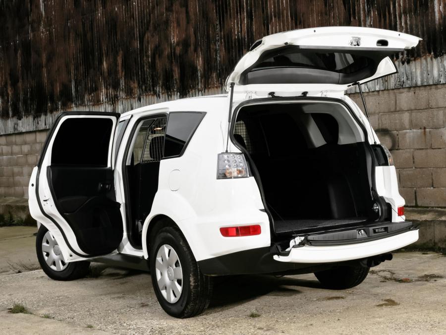  Mitsubishi Outlander Van 2010 года  (UK) (фото 9 из 12)